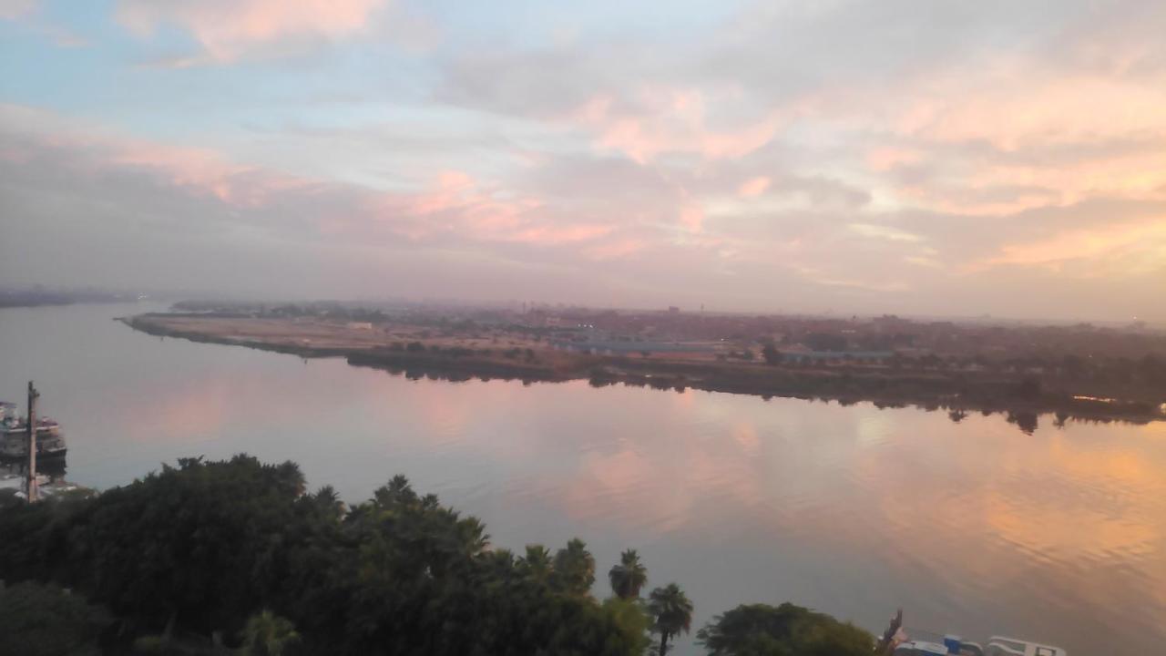 Nile Pyramidal View Apartment Kairo Exteriör bild