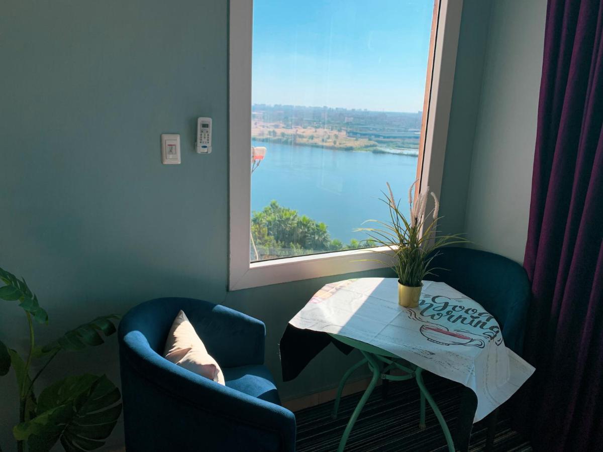 Nile Pyramidal View Apartment Kairo Exteriör bild